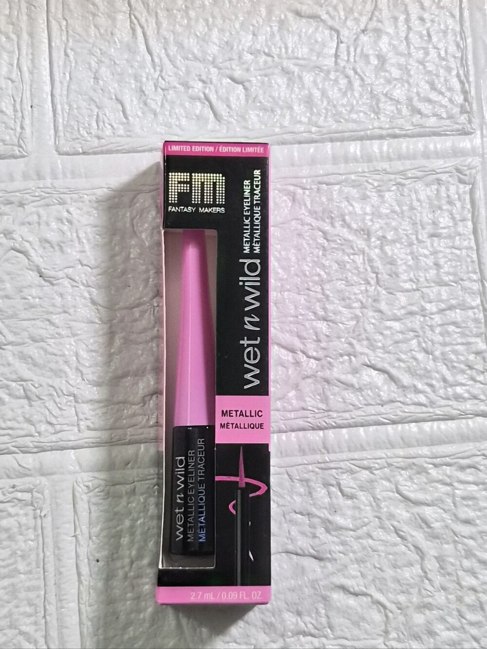 the Wet n Wild Fantasy Makers Metallic Eyeliner in the shade Pink Fizz.